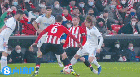 杨瀚森上5分钟送2分1板1助1帽 后三节枯坐板凳