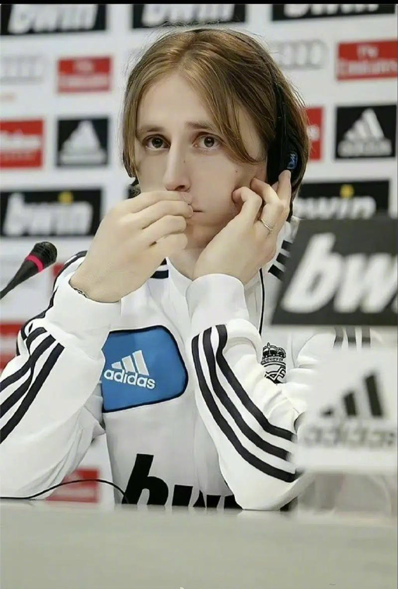 Edgar Lima后半程发力完成夸张动作