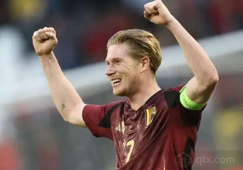 欧冠赛场精彩瞬间：巴萨主场2-0取胜,